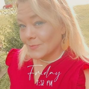 Meet your Posher, Lora